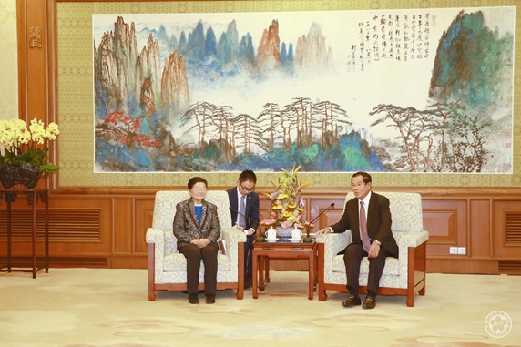 顾秀莲会长与洪森首相会见