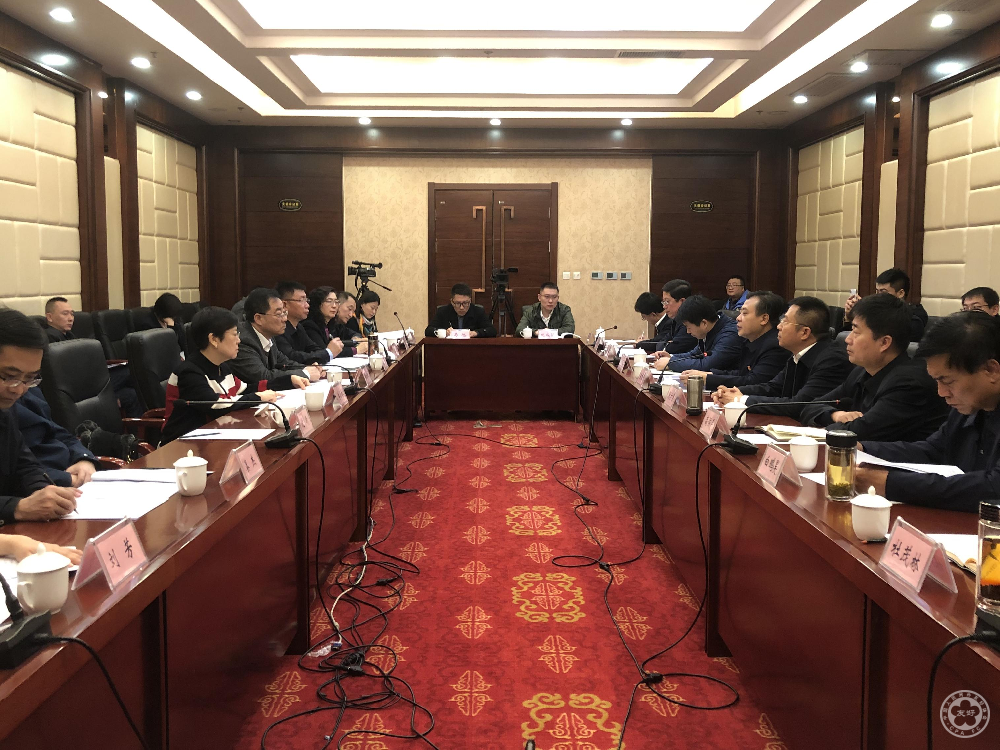1、李小林会长一行与兴县县委县政府就脱贫攻坚工作进行座谈.jpg