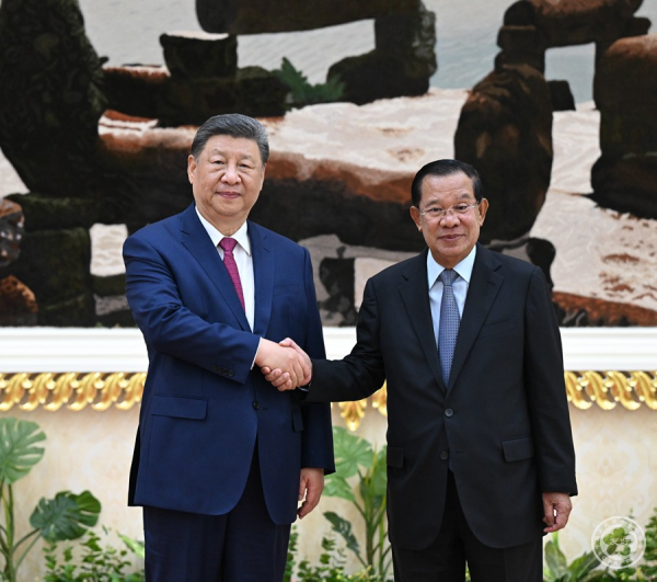 Xi Jinping Meets with President of the Cambodian People's Party and President of the Senate Samdech Techo Hun Sen