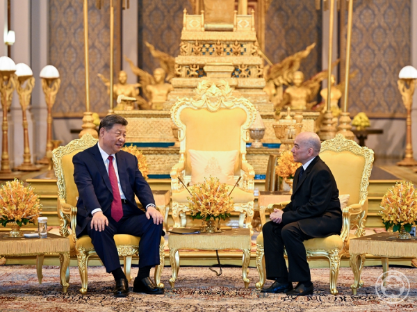 Xi Jinping Meets with Cambodia's King Norodom Sihamoni