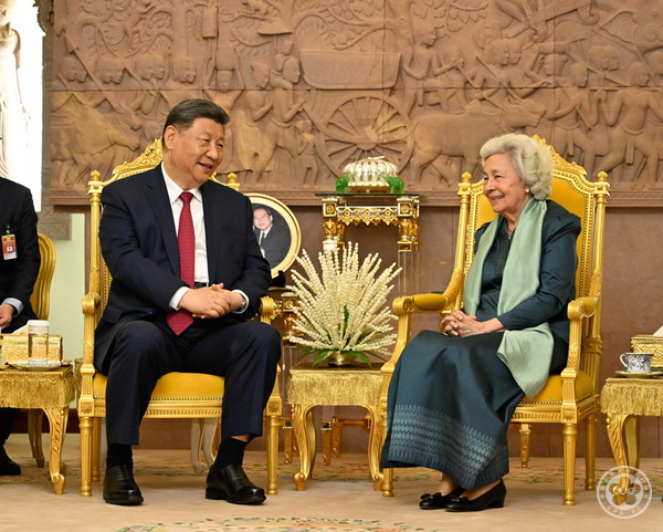 Xi Jinping Meets with Cambodian Queen Mother Norodom Monineath Sihanouk