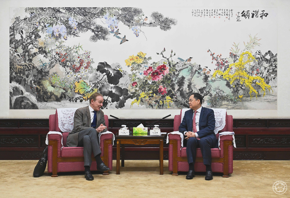 President Yang Wanming Meets with Parliament Member Jean-Paul Mulot of Hauts-de-France Region