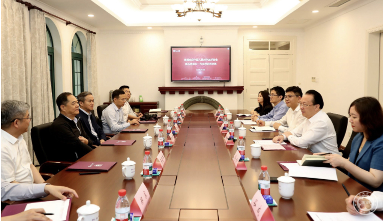 杨万明会长走访南京大学