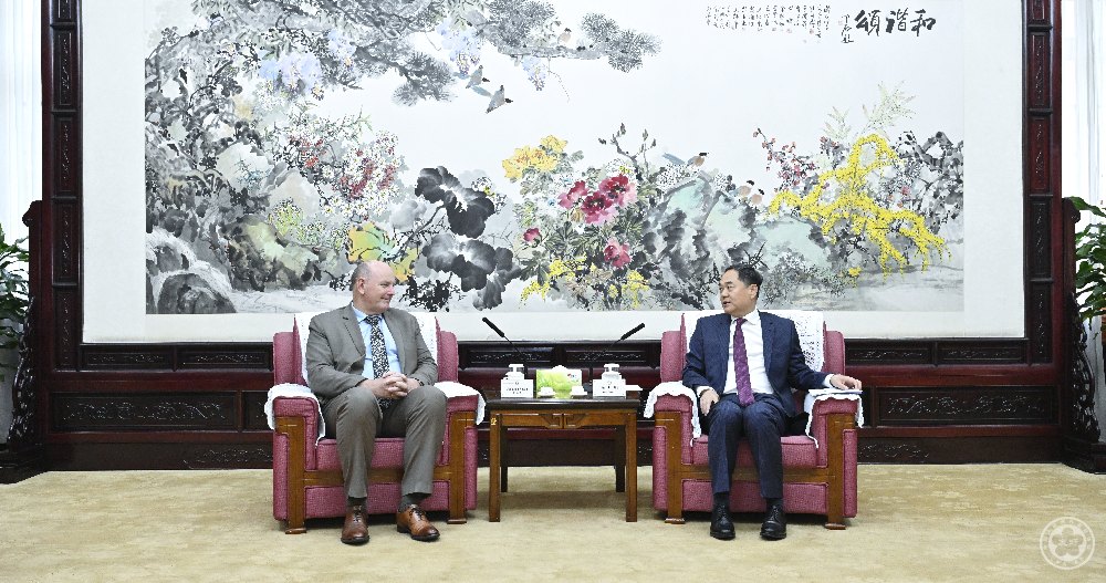杨万明会长会见新西兰驻华大使乔文博